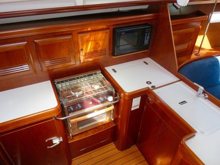 Beneteau 373 image