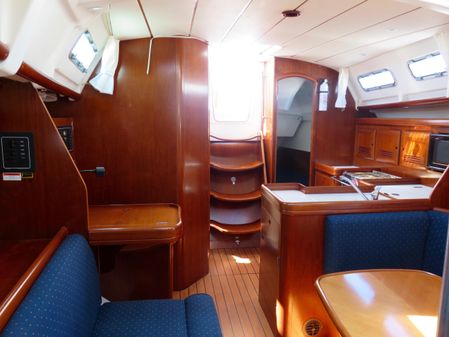 Beneteau 373 image