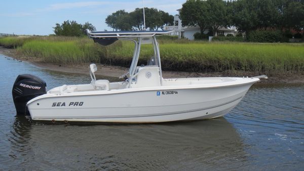 Sea Pro 206 Center Console 