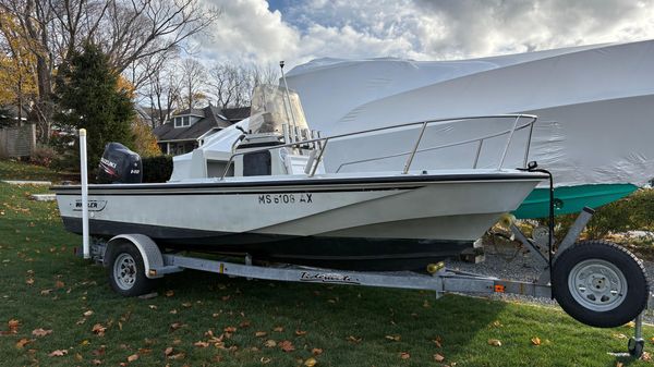 Boston Whaler Guardian 18 