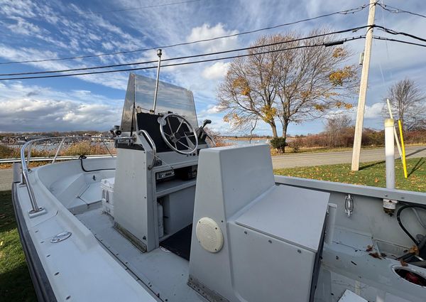 Boston-whaler GUARDIAN-18 image