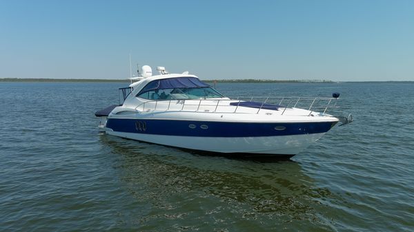 Cruisers 500 Express Motor Yacht