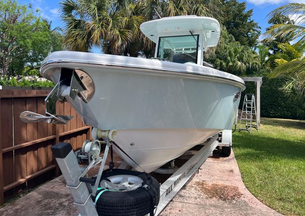 Everglades 273-CENTER-CONSOLE image