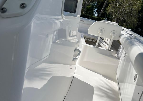 Everglades 273-CENTER-CONSOLE image