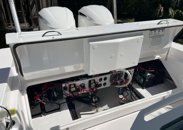 Everglades 273-CENTER-CONSOLE image