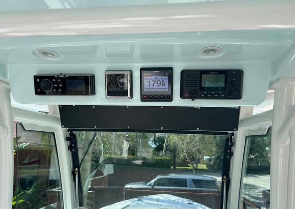 Everglades 273-CENTER-CONSOLE image