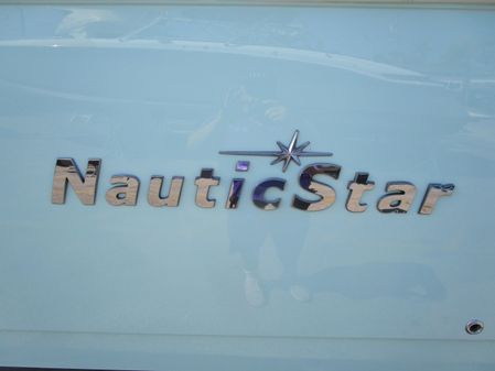 NauticStar 24L image