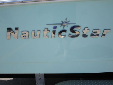 NauticStar 24L image