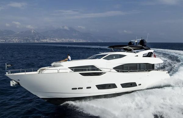 2025 Sunseeker 95 Yacht