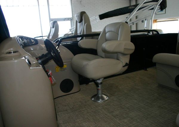 Bentley-pontoons 243-TRITOON- image