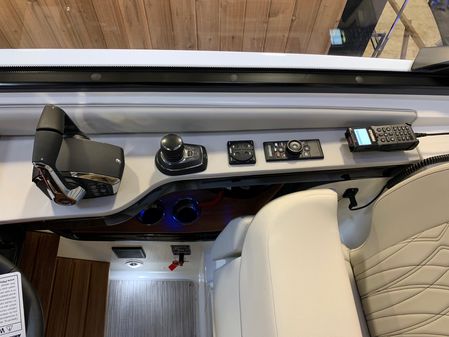 Sea Ray Sundancer 370 OB image