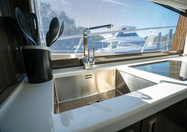 Galeon 550 Fly image