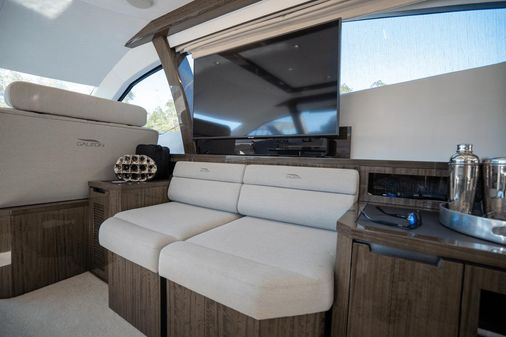 Galeon 550 Fly image