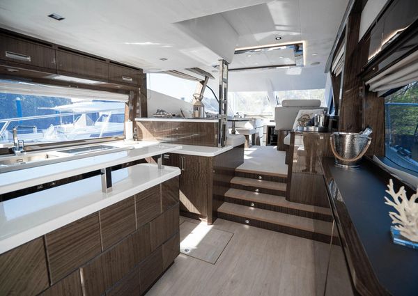 Galeon 550 Fly image