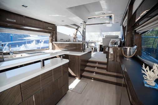 Galeon 550 Fly image