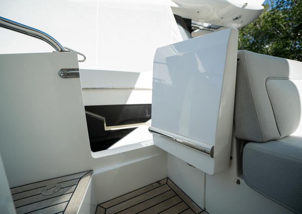 Galeon 550 Fly image