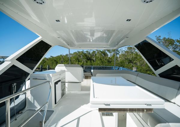 Galeon 550 Fly image