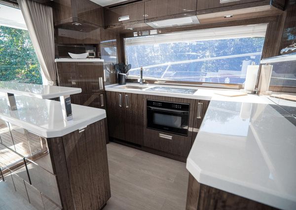 Galeon 550 Fly image