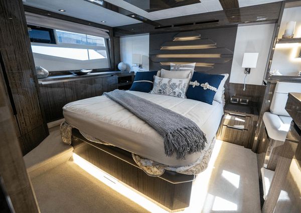 Galeon 550 Fly image