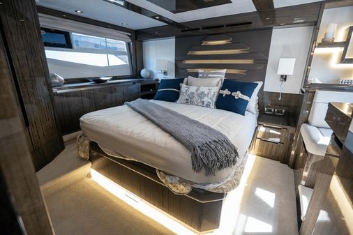 Galeon 550 Fly image