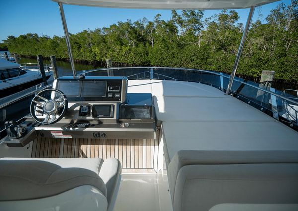 Galeon 550 Fly image