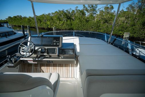 Galeon 550 Fly image