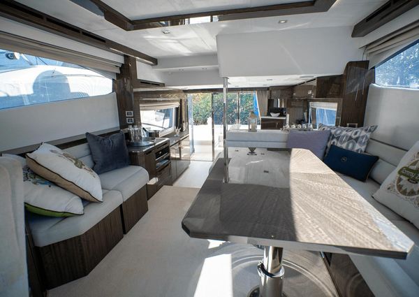 Galeon 550 Fly image