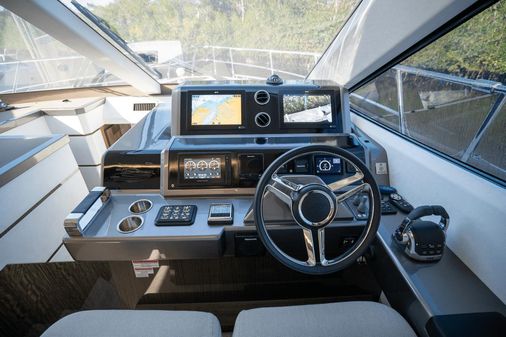 Galeon 550 Fly image