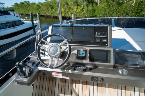 Galeon 550 Fly image