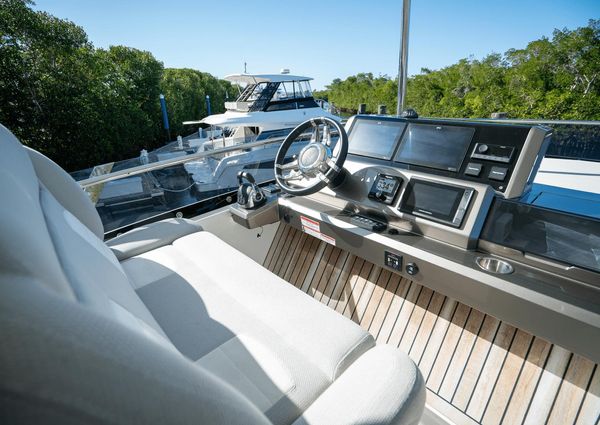 Galeon 550 Fly image