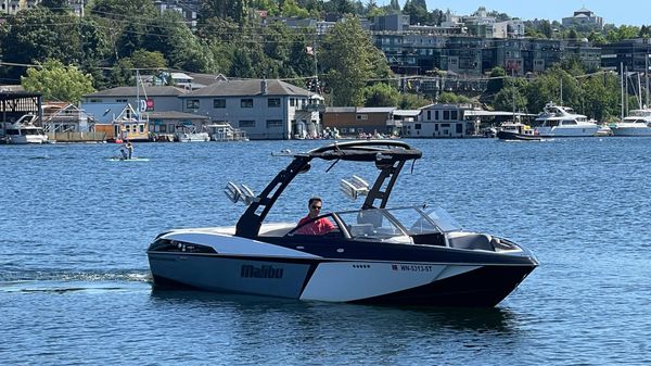 Malibu Wakesetter 25 LSV 