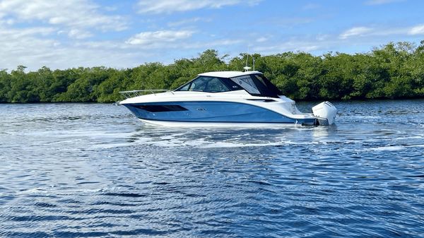 Sea Ray 320 Sundancer 