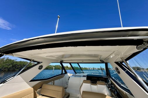 Sea Ray 320 Sundancer image