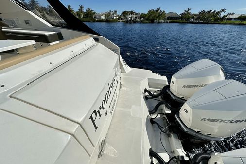 Sea Ray 320 Sundancer image