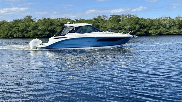 Sea Ray 320 Sundancer 