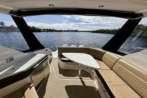 Sea Ray 320 Sundancer image