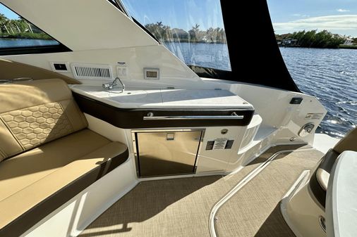 Sea Ray 320 Sundancer image