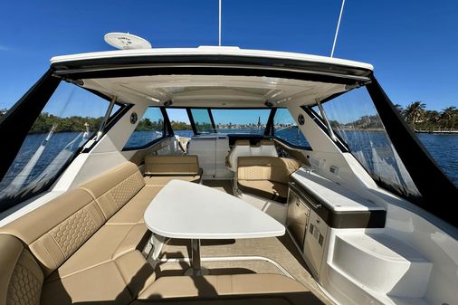 Sea Ray 320 Sundancer image