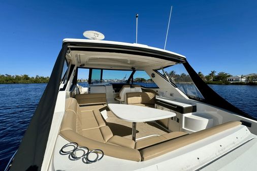 Sea Ray 320 Sundancer image