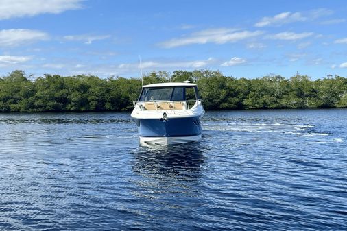 Sea Ray 320 Sundancer image