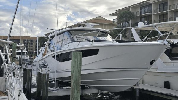 Boston Whaler 405 Conquest 