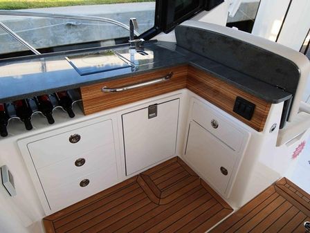 Boston Whaler 405 Conquest image