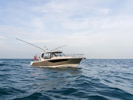 Boston Whaler 405 Conquest image