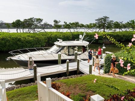 Boston Whaler 405 Conquest image