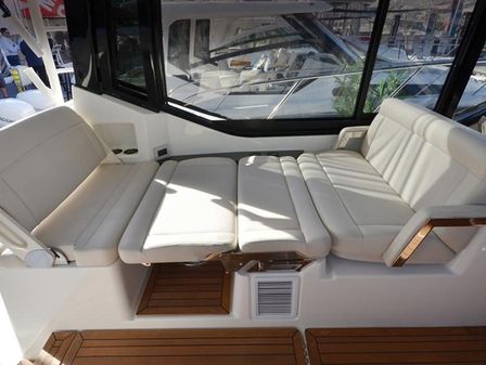 Boston Whaler 405 Conquest image