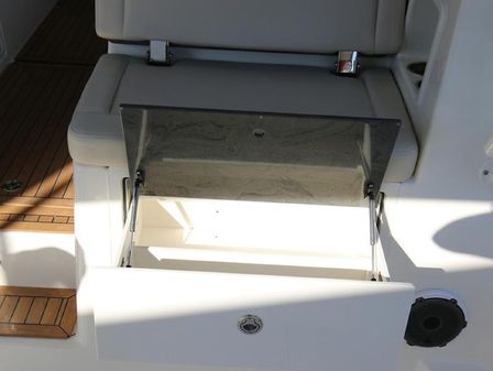 Boston Whaler 405 Conquest image