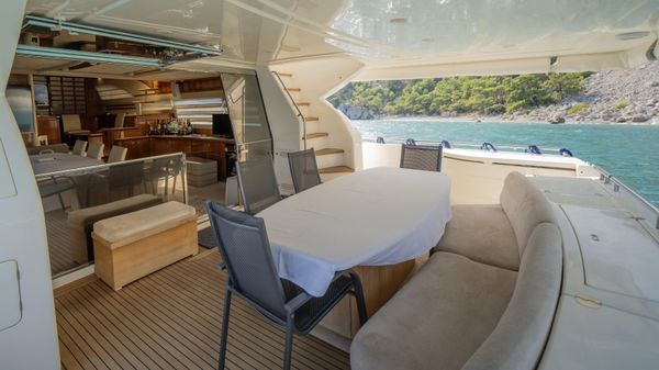 Ferretti Yachts 760 image