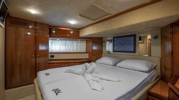 Ferretti Yachts 760 image