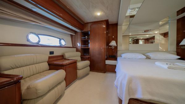 Ferretti Yachts 760 image