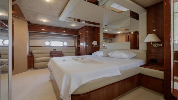 Ferretti Yachts 760 image